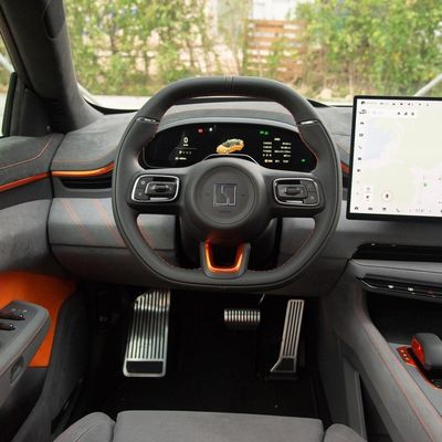 フロントサスペンション フォーム Zeekr 001 Z-Sport 4WD 電動車 100kwh EV カー オレンジ 2023