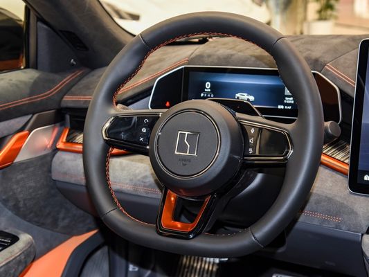 二重ホイッスボーン独立懸垂 EVカー 2024 Zeekr001 You100kwh AWD 黒 オレンジ