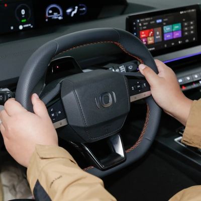 電気自動車の安全運転のための電磁式ブレーキシステム