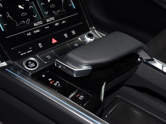 アウディ・E・トロン 2021 50 クワトロ 電動SUV 電磁ブレーキシステム搭載