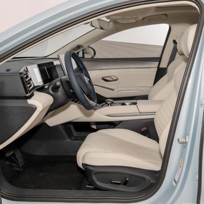 カスタマイズ可能な1.5L 101PS セダン BYD Qin L 2024 DM-I 120km エクセレンス バージョン 電気自動車 EV
