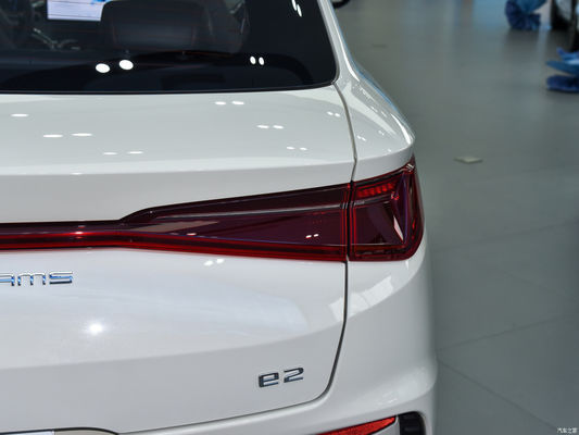 EVカー 2024 Byd E2 ルックス版 白色 後ろ腕 トルションビーム 後ろ懸垂形状