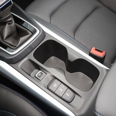 セダン 2024 モンザ 1.3t 軽ハイブリッド 自動ガソリン車 セダン用の左方向