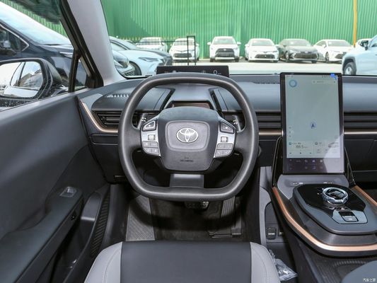セダン トヨタ Bz3 2023 616km ロングランス PRO 電動車 左方向体スタイル