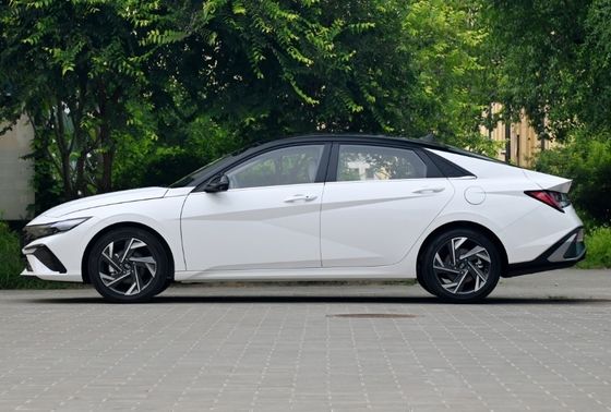 2023 Hyundai Elantra 1.5L CVT セダン 左方向車とマクファーソン独立式サスペンス
