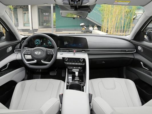 2023 Hyundai Elantra 1.5L CVT セダン 左方向車とマクファーソン独立式サスペンス