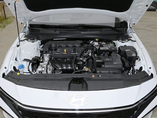 2023 Hyundai Elantra 1.5L CVT セダン 左方向車とマクファーソン独立式サスペンス
