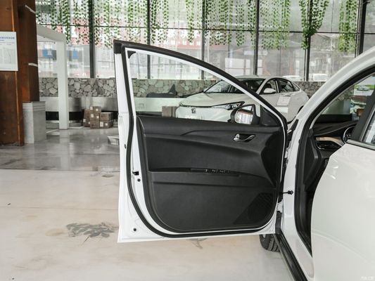 チャンガン イードー EV460 電動セダン 車