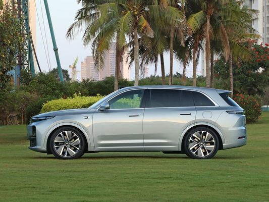 エネルギー用車両 黒 2024 Li/Lixiang L7 Ultra 5人座とハイブリッド電気エンジン