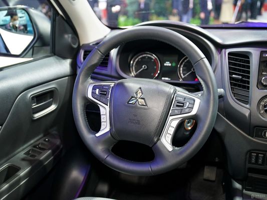 2023 L200 2.3t ディーゼルピックアップ トラック 左方向 5225*1815*1780 お客様の要求
