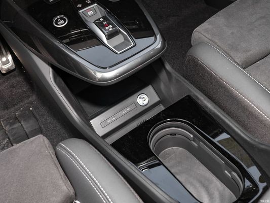 2023年 Audi Q4 50 E-Tron クワトロ イノベーション エディション SUV EV 1600-2500cc