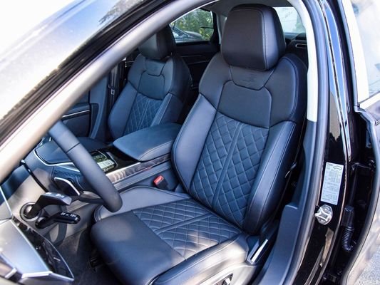 2023年 アウディ A8l 50 Tfsi クワトロ セレクション セダン 3.0L 286馬力 V6 座席 5