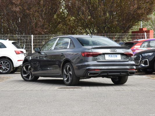 ガソリンカー アウディ A4l 2023 40tfsi オートマティックギアボックスと4858*1847*1439サイズ