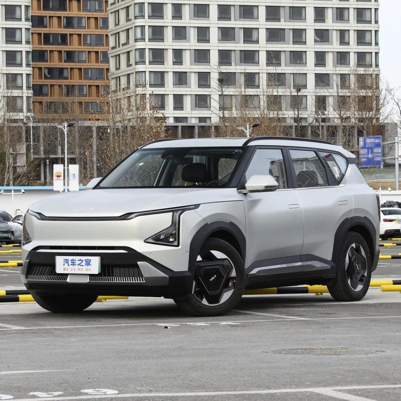 KIA EV5 530 ライト エア ランド SUV 電気自動車 左方向車と64.2Kwh バッテリー